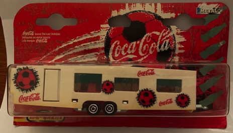 01063-1 € 5,00 coca cola caravan fb. voetbal 15 cm.jpeg